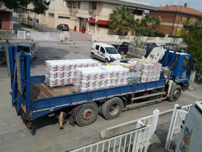 Vernice per gli alluvionati di Albinia: 4600 chili donati da un’impresa grossetana