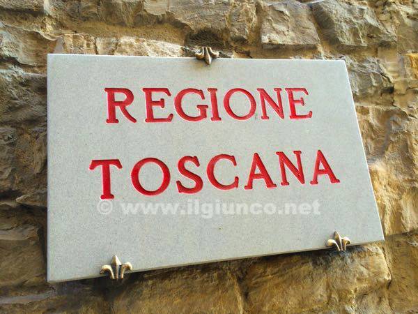 «La Francia ruba il brand ‘Toscana’»: Marras e Giani furiosi. «Scelta di pessimo gusto»