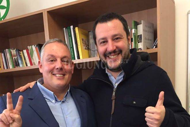 I “selfie” di Vivarelli Colonna: dopo Berlusconi ecco la foto con Salvini