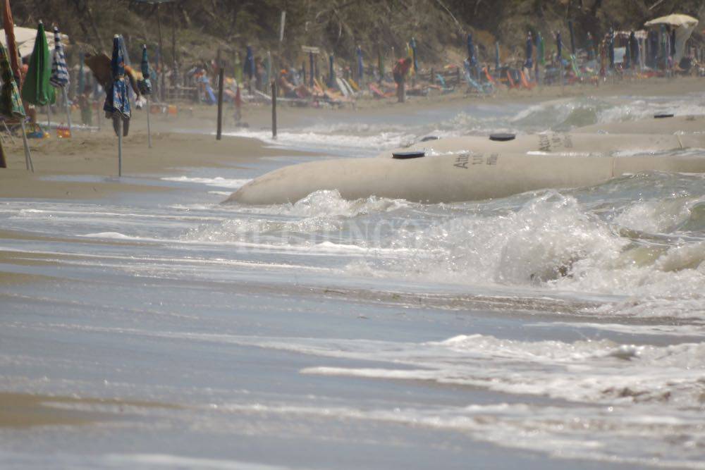 Erosione delle spiagge, operatori turistici in Comune: «Ripascimento entro l’estate»