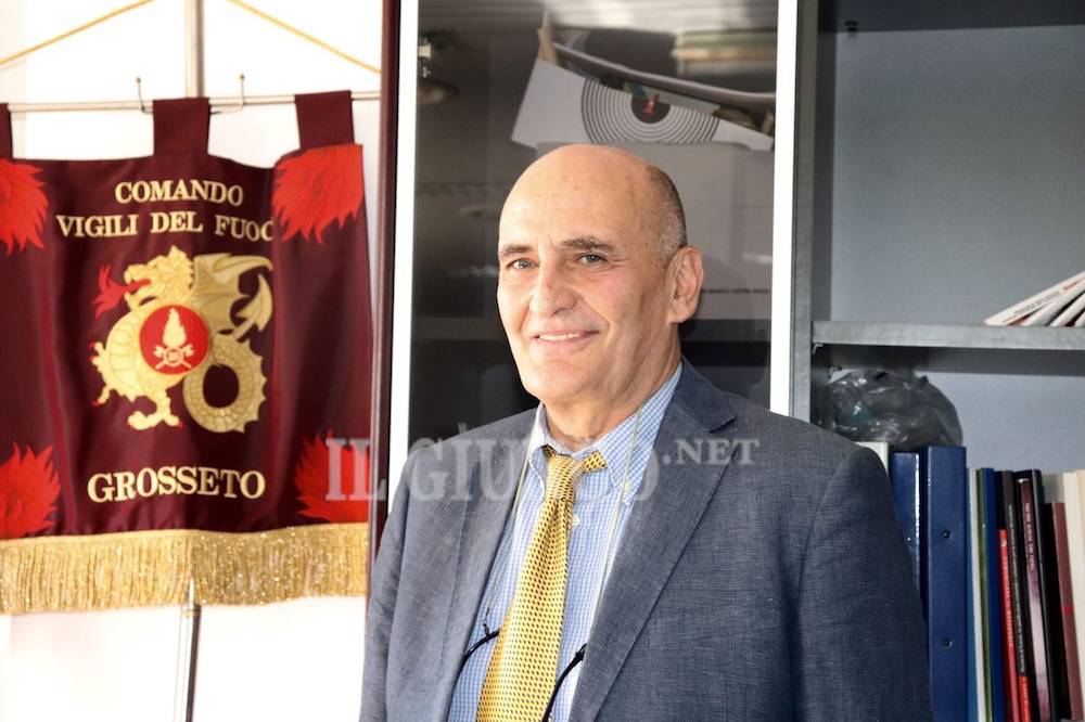 I Vigili del fuoco salutano Giuseppe Del Brocco: il comandante va in pensione