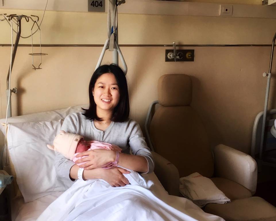 La piccola Emi ha fretta di nascere: neonata viene al mondo durante il trasporto in ospedale