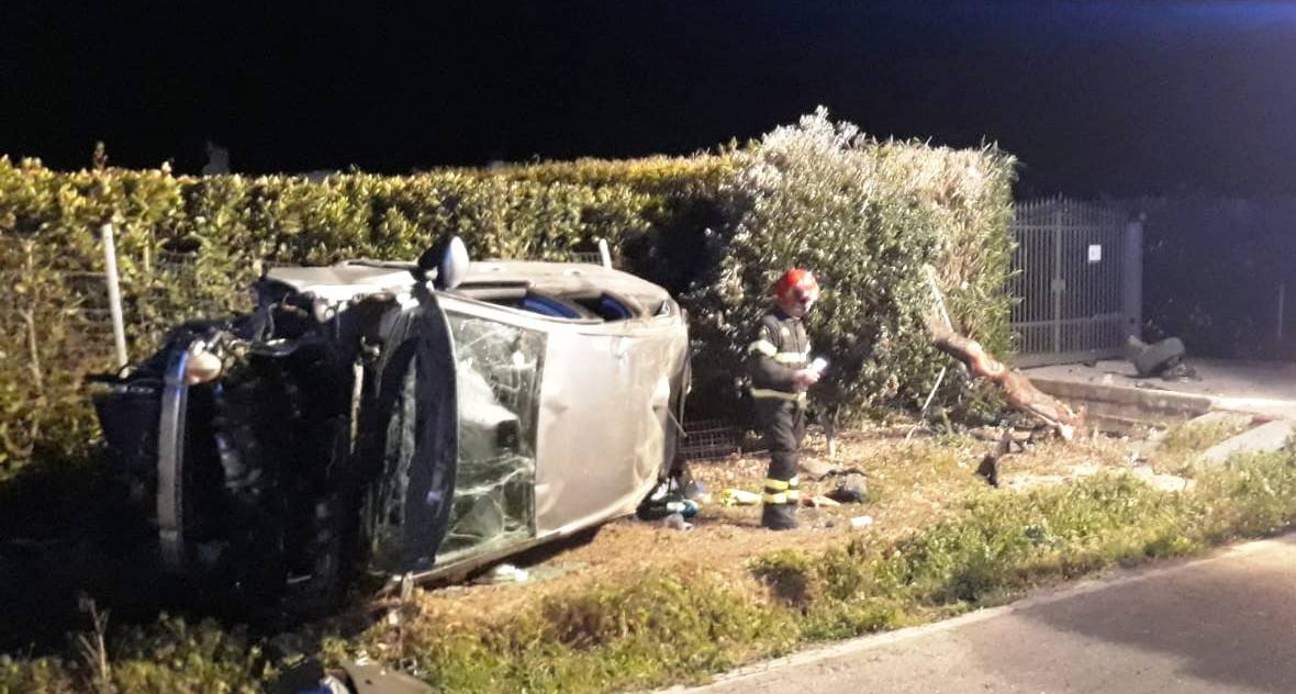 Auto si ribalta sulla Castiglionese: feriti il conducente e una bimba di due anni