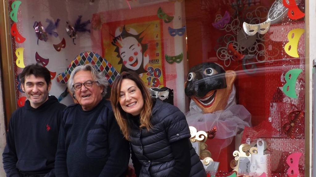 #CarnevaleFollonica19 Scelte le migliori vetrine “mascherate”: ecco i vincitori del concorso
