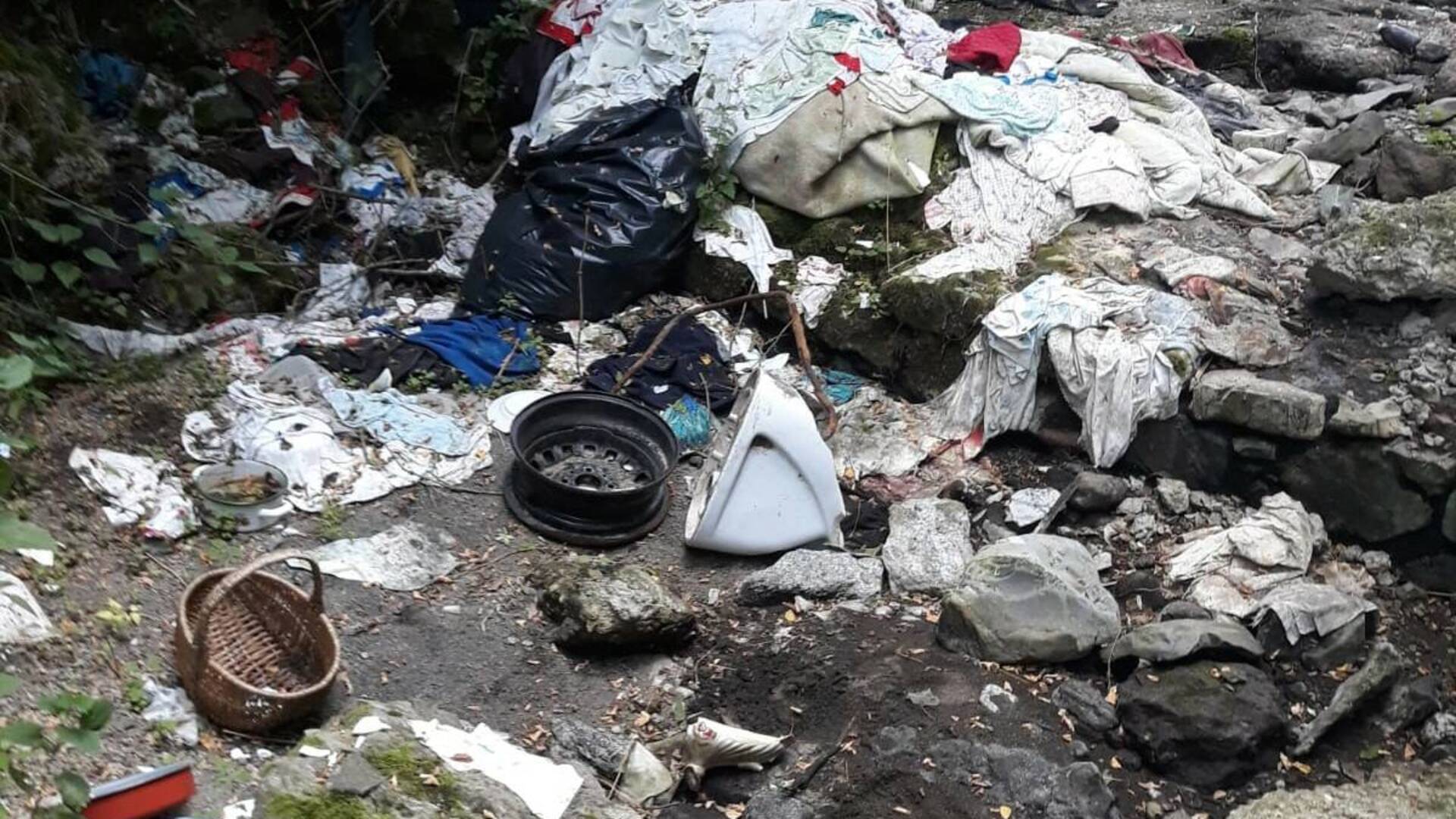 Oltre sei quintali di rifiuti abbandonati: Sei Toscana ripulisce la discarica abusiva