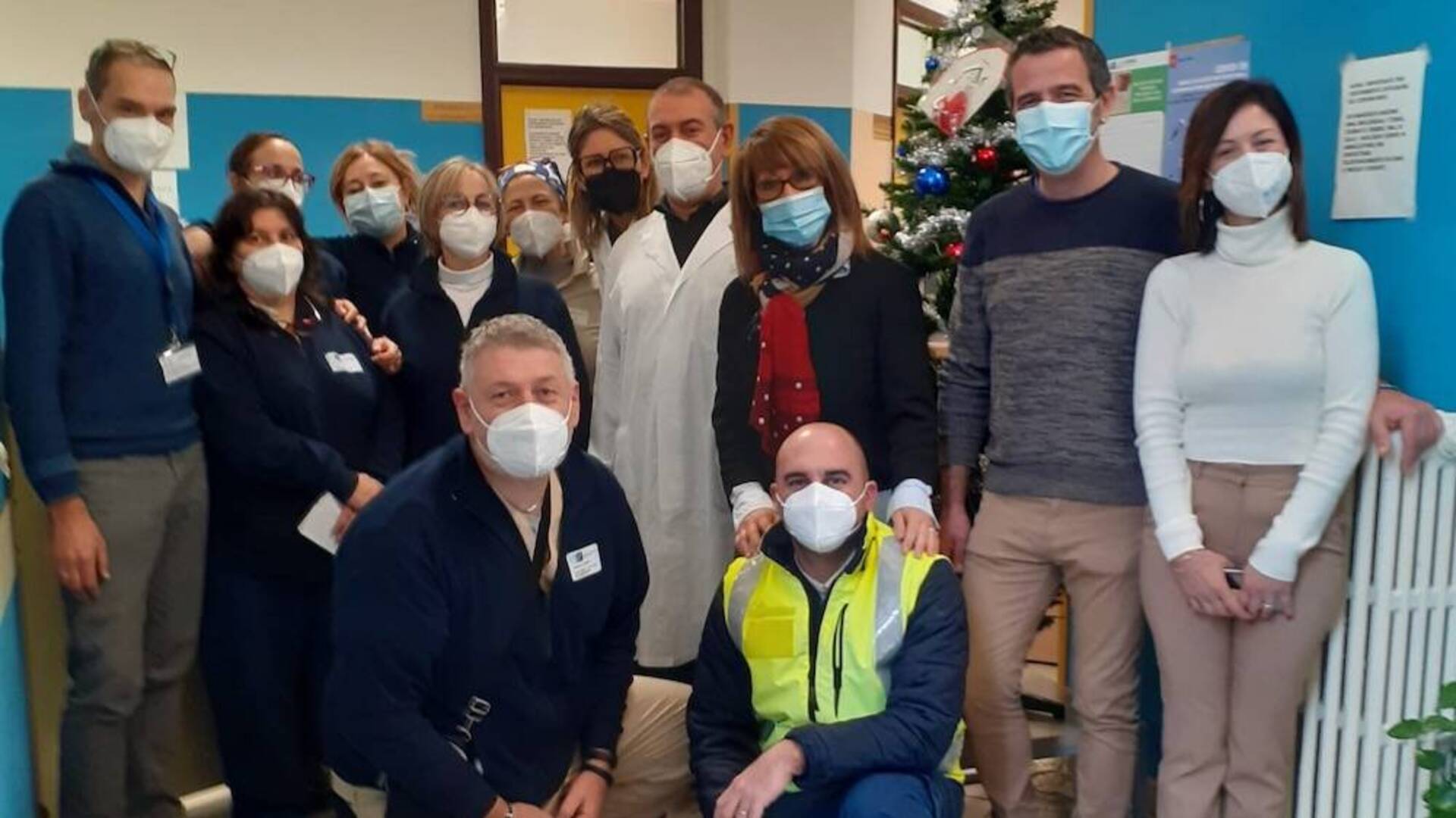 Castel del Piano, il sindaco visita l’ospedale e porta gli auguri di Natale agli operatori