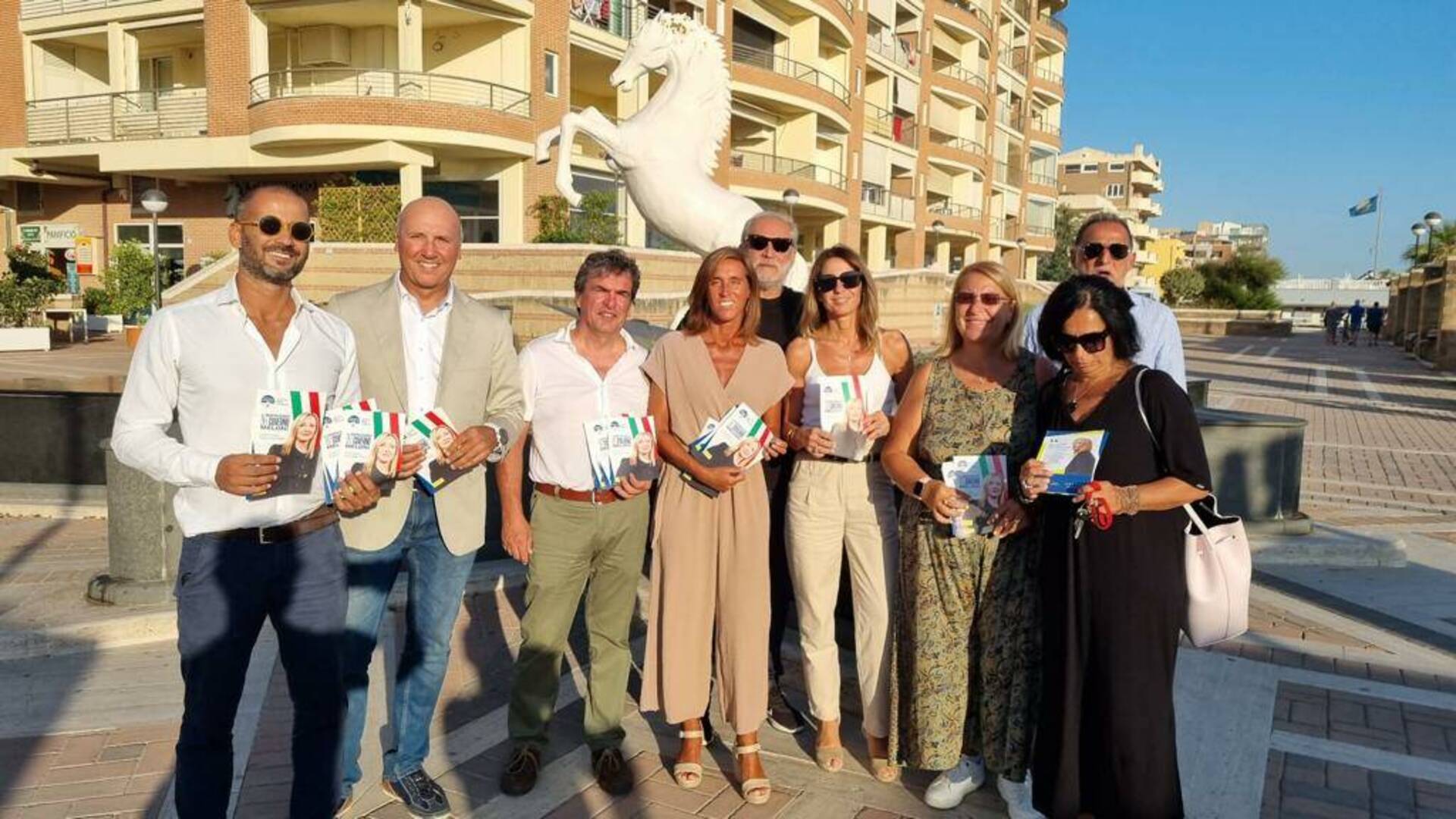 Fratelli d’Italia a Marina di Grosseto tra cittadini e turisti: «Ecco i risultati del governo Meloni»