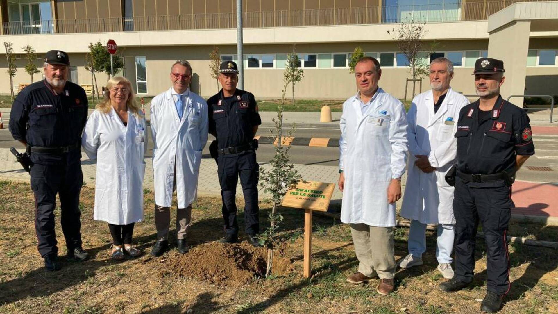 Donato e messo a dimora “Un albero per la vita” all’ospedale Misericordia